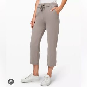 Lululemon On the Fly Woven 23” Sz 6